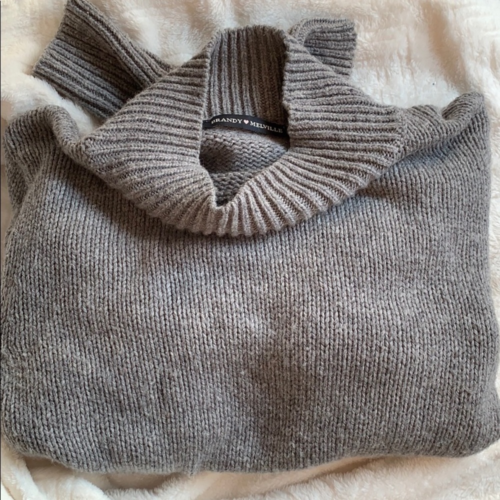 Gray Brandy Melville turtleneck